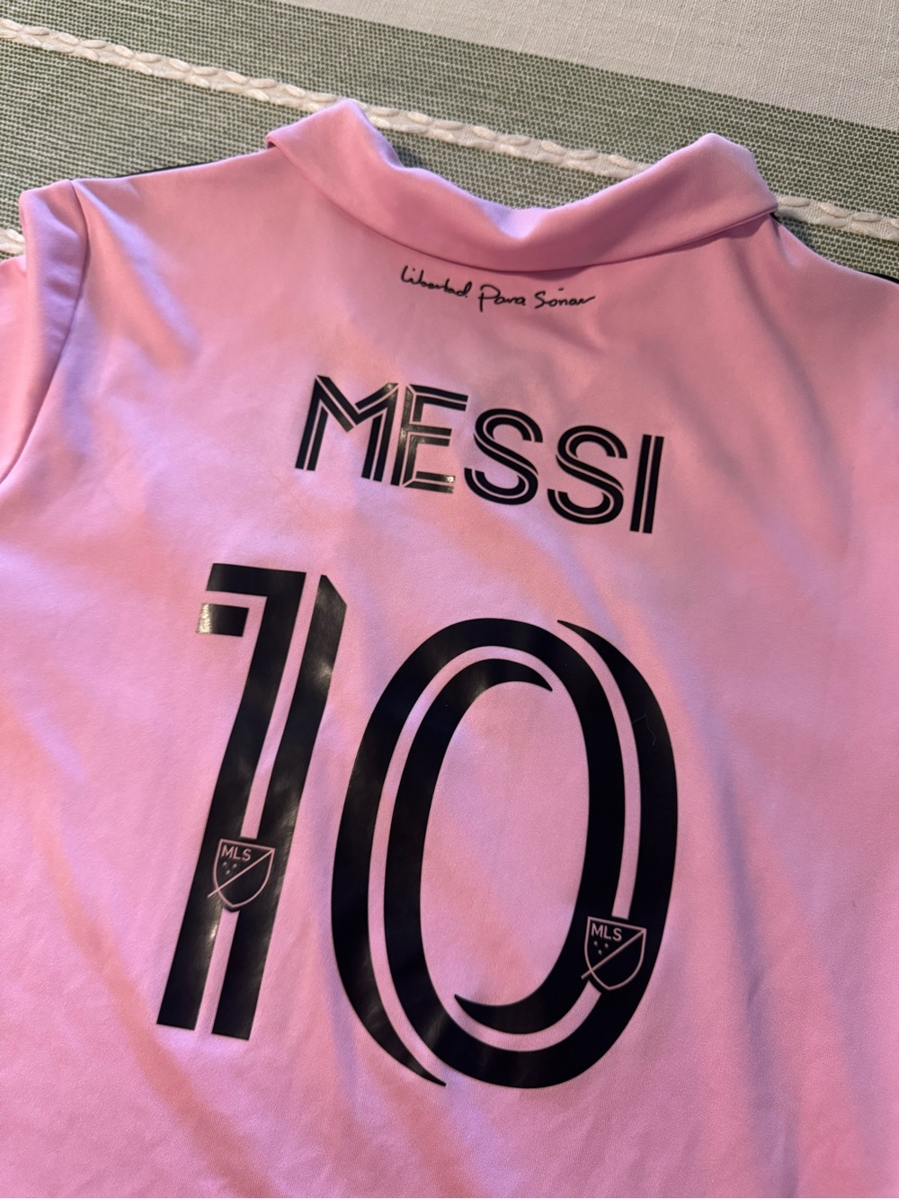 adidas Kids Pink Messi #10 Soccer Jersey Miami, authentic size medium 11/12Y